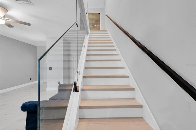 8249 CRESCENT OAKS DRIVE, New Port Richey, FL 34655