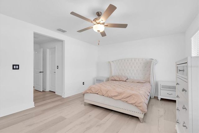 8249 CRESCENT OAKS DRIVE, New Port Richey, FL 34655