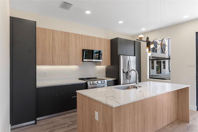 8405 MODANO PLACE, Tampa, FL 33614