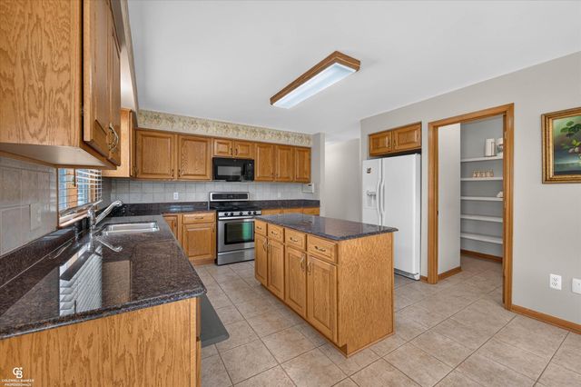 46640 Glen Pointe Drive, Shelby Twp, MI 48315