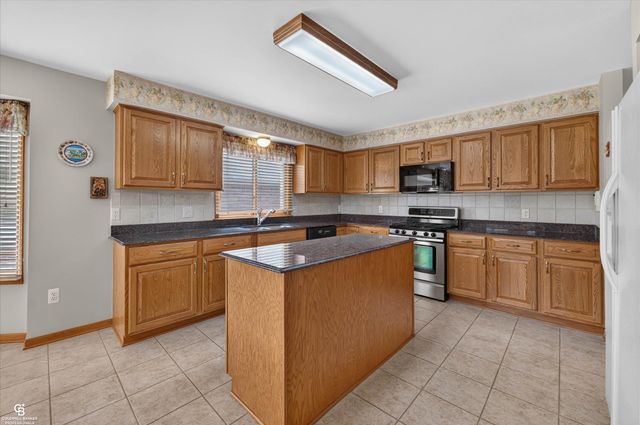 46640 Glen Pointe Drive, Shelby Twp, MI 48315