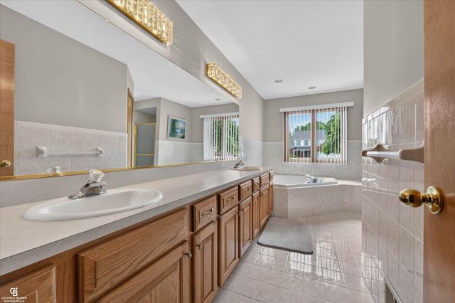 46640 Glen Pointe Drive, Shelby Twp, MI 48315