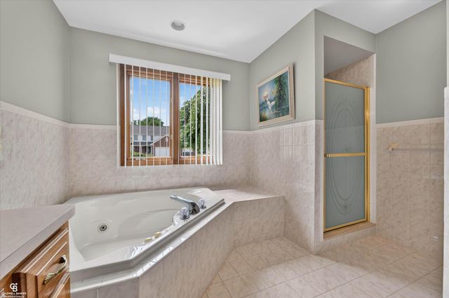46640 Glen Pointe Drive, Shelby Twp, MI 48315