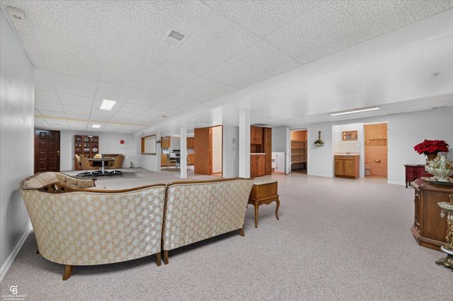 46640 Glen Pointe Drive, Shelby Twp, MI 48315