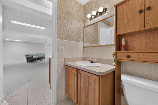 46640 Glen Pointe Drive, Shelby Twp, MI 48315
