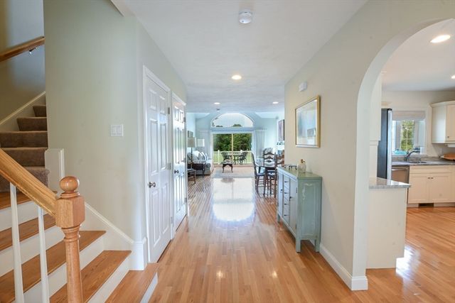 16 Amberwood Ct 16, Bourne, MA 02532