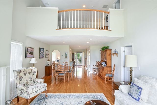 16 Amberwood Ct 16, Bourne, MA 02532