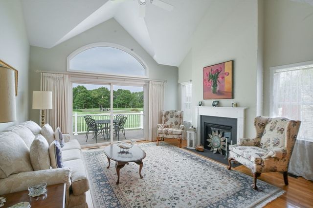 16 Amberwood Ct 16, Bourne, MA 02532