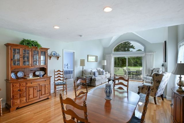 16 Amberwood Ct 16, Bourne, MA 02532