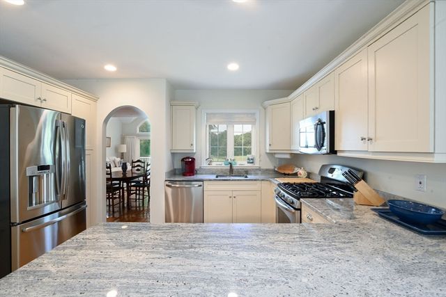 16 Amberwood Ct 16, Bourne, MA 02532