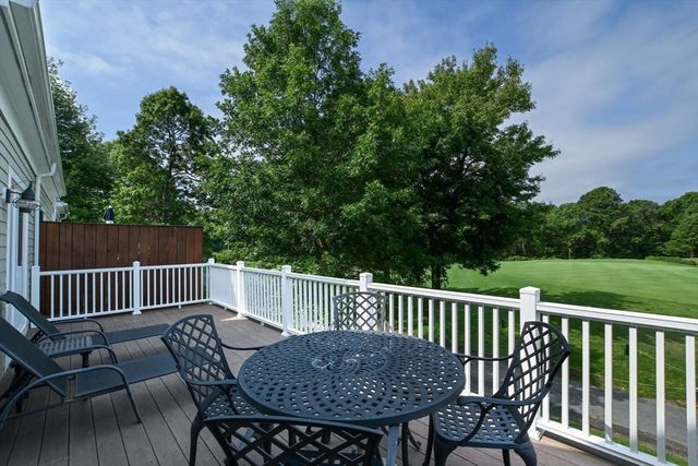 16 Amberwood Ct 16, Bourne, MA 02532