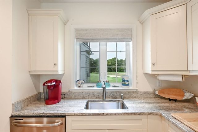 16 Amberwood Ct 16, Bourne, MA 02532