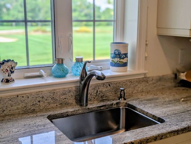 16 Amberwood Ct 16, Bourne, MA 02532