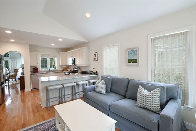 16 Amberwood Ct 16, Bourne, MA 02532