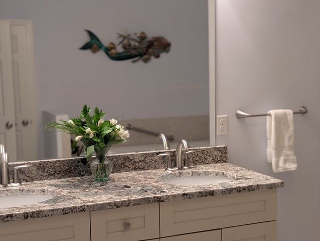 16 Amberwood Ct 16, Bourne, MA 02532