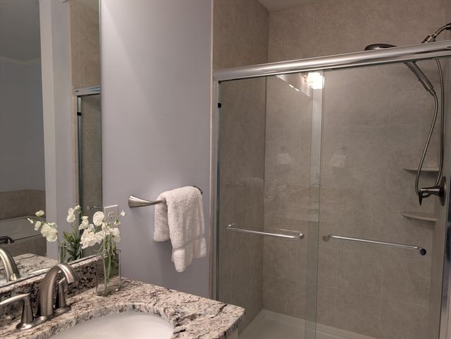 16 Amberwood Ct 16, Bourne, MA 02532