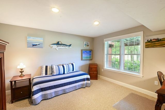 16 Amberwood Ct 16, Bourne, MA 02532