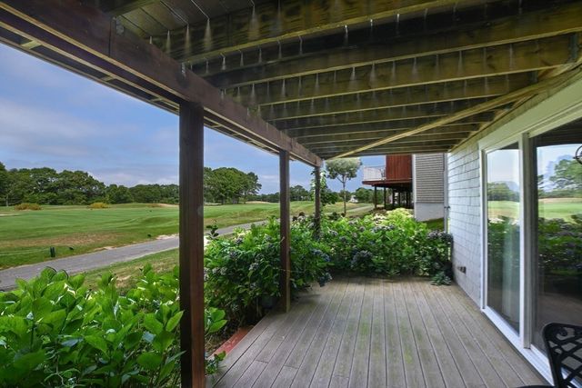 16 Amberwood Ct 16, Bourne, MA 02532