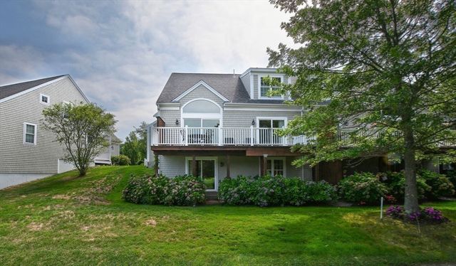16 Amberwood Ct 16, Bourne, MA 02532