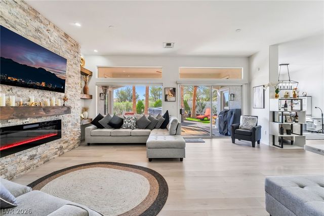 10001 Cresent Creek Drive, Las Vegas, NV 89134