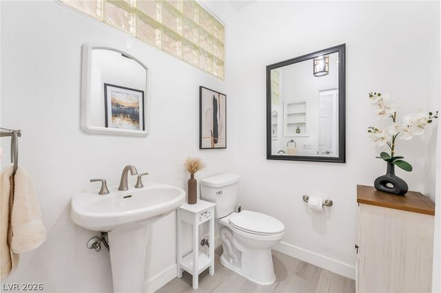 10001 Cresent Creek Drive, Las Vegas, NV 89134