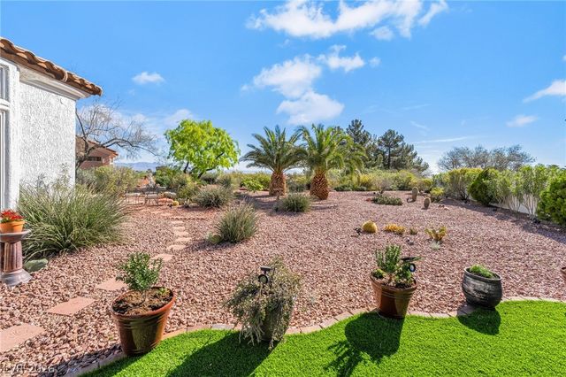 10001 Cresent Creek Drive, Las Vegas, NV 89134