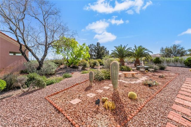 10001 Cresent Creek Drive, Las Vegas, NV 89134