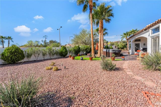 10001 Cresent Creek Drive, Las Vegas, NV 89134