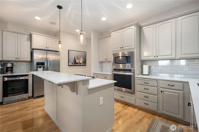 7989 E Barsay Lane, Port Orchard, WA 98366