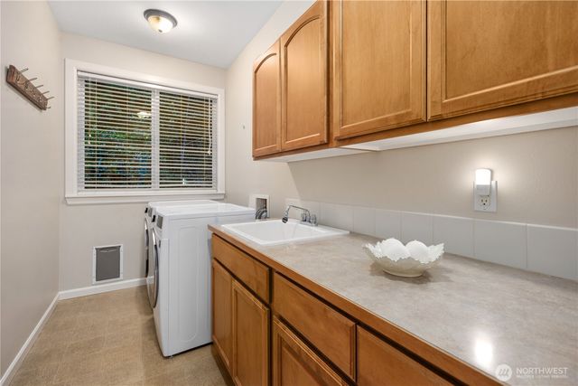7989 E Barsay Lane, Port Orchard, WA 98366