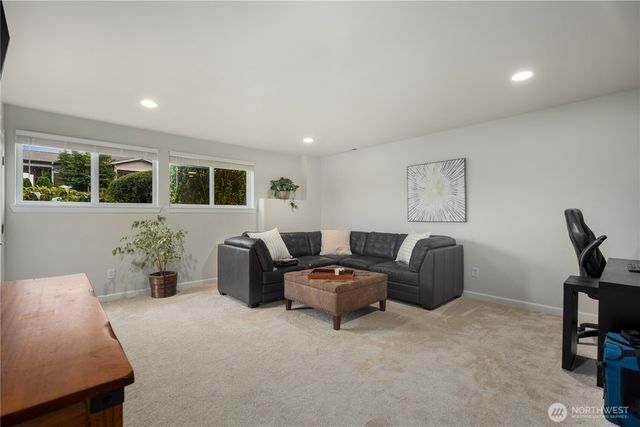 7989 E Barsay Lane, Port Orchard, WA 98366