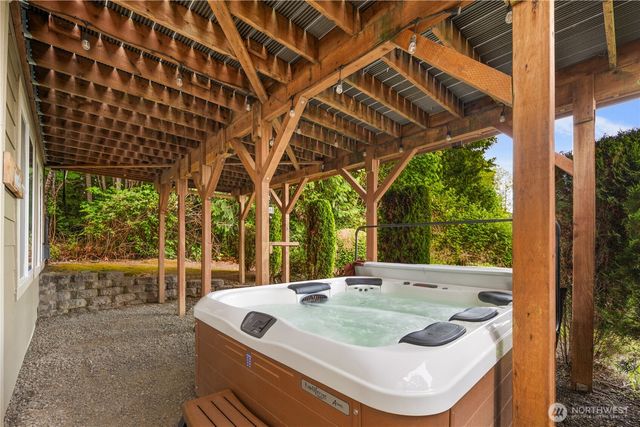 7989 E Barsay Lane, Port Orchard, WA 98366