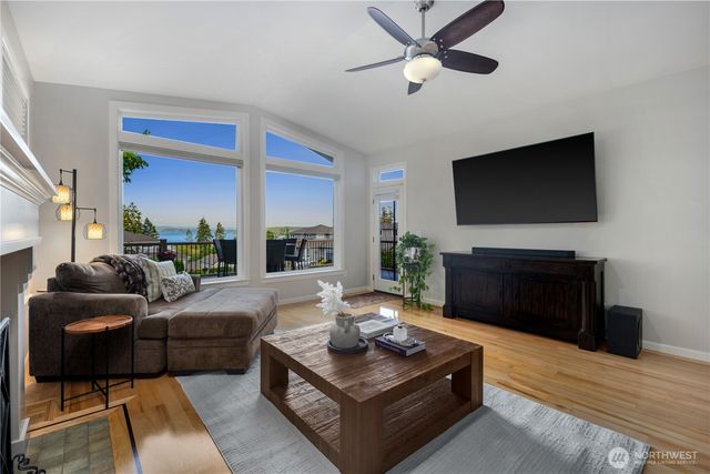 7989 E Barsay Lane, Port Orchard, WA 98366