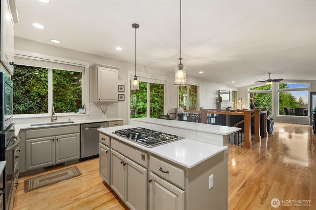 7989 E Barsay Lane, Port Orchard, WA 98366
