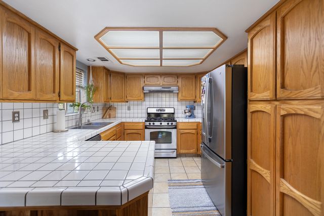 1644 Mccomb Avenue, Porterville, CA 93257