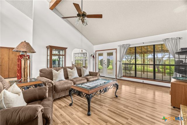 4911 Youngsford Road, Marion, TX 78124