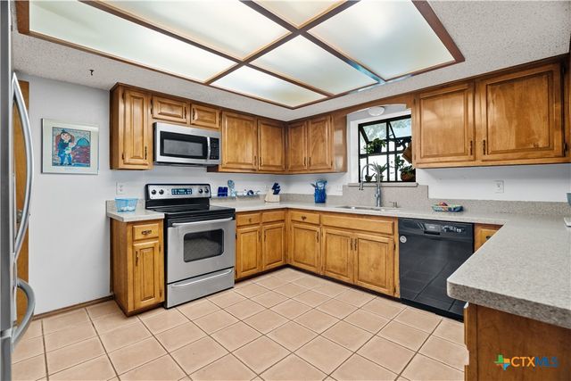 4911 Youngsford Road, Marion, TX 78124