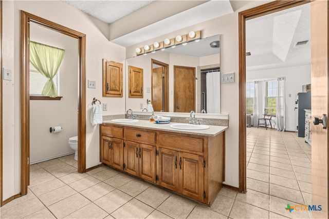 4911 Youngsford Road, Marion, TX 78124