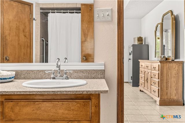 4911 Youngsford Road, Marion, TX 78124