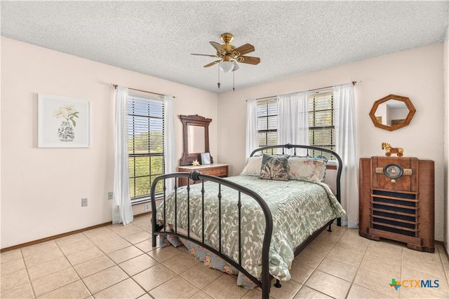 4911 Youngsford Road, Marion, TX 78124