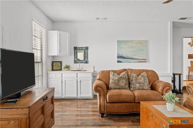 4911 Youngsford Road, Marion, TX 78124