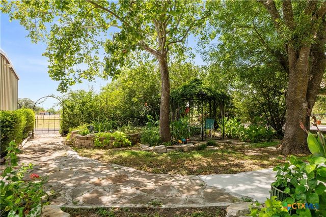 4911 Youngsford Road, Marion, TX 78124