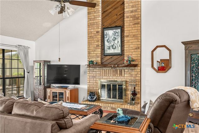 4911 Youngsford Road, Marion, TX 78124