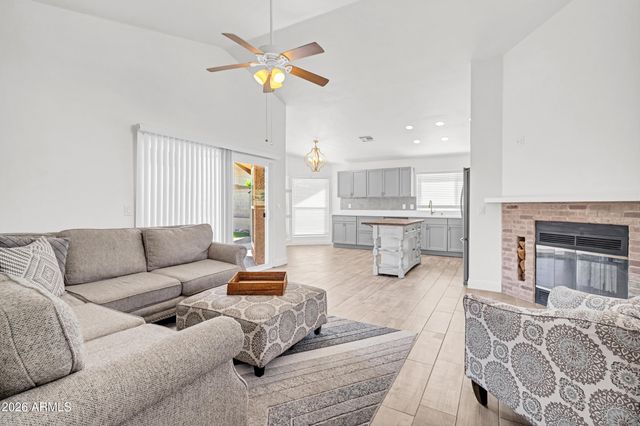 3945 E SALINAS Street, Phoenix, AZ 85044