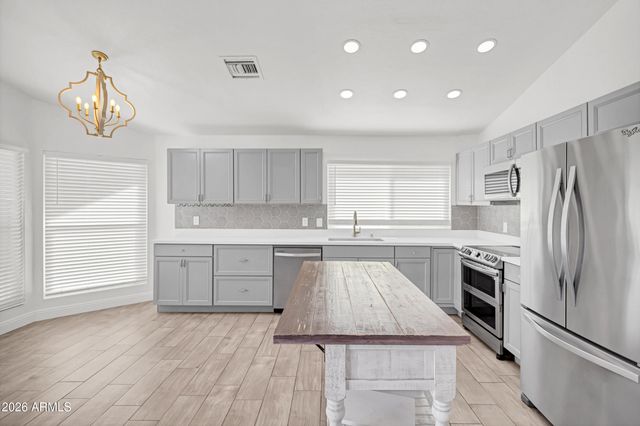 3945 E SALINAS Street, Phoenix, AZ 85044