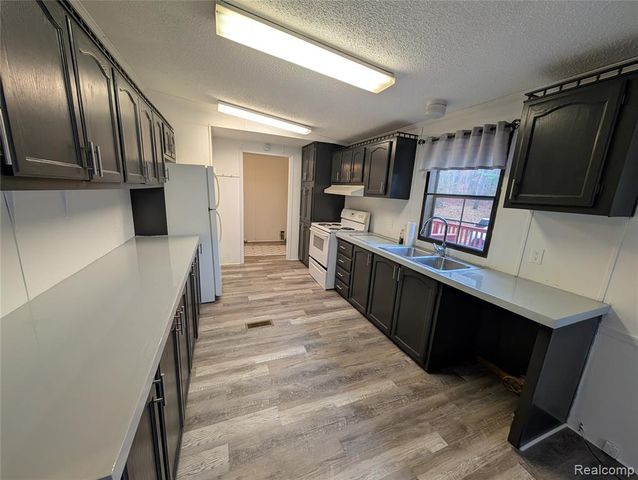 3817 S Townline Road, Houghton Lake, MI 48651