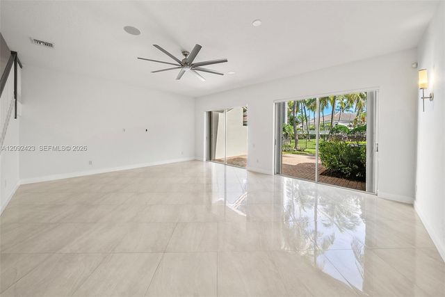 887 W Spinnaker Drive W, Hollywood, FL 33019