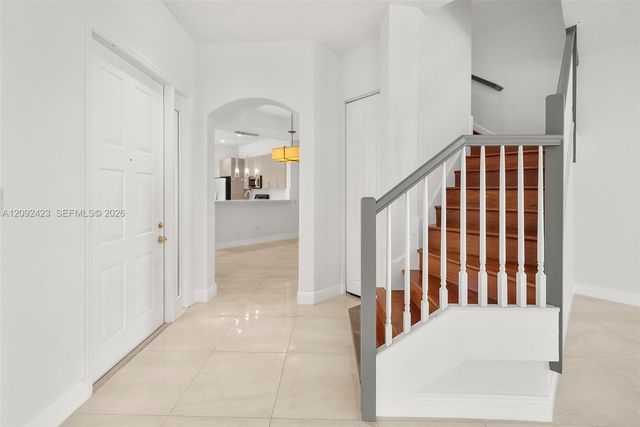 887 W Spinnaker Drive W, Hollywood, FL 33019