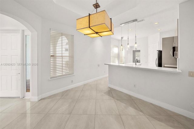 887 W Spinnaker Drive W, Hollywood, FL 33019