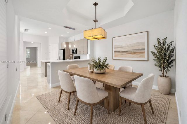 887 W Spinnaker Drive W, Hollywood, FL 33019